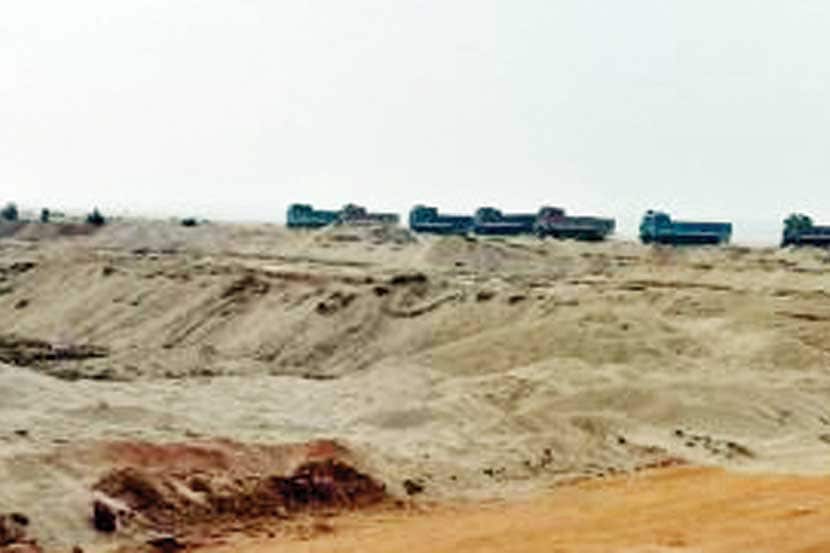 वाळू तस्करीचे ७८ ट्रक, ४ जेसीबी जप्त