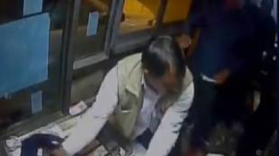 loksatta, marathi news paper, news paper, news online, marathi news, marathi news online, newspaper, news, latest news in marathi, current news in marathi,sport news in marathi, bollywood news in marathi, toll plaza vandalize toll booth employee beaten hoshiyar yadav