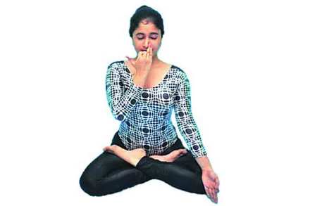 राहा फिट : योगासने राहा फिट : योगासने