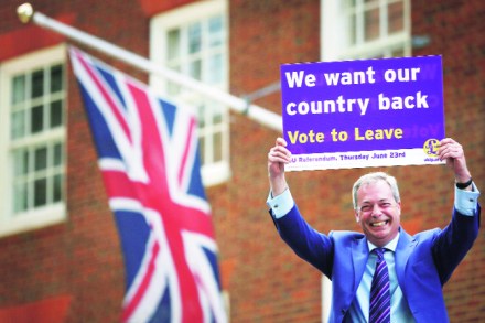 इंग्लंड : नायजेल फराजचे भूत