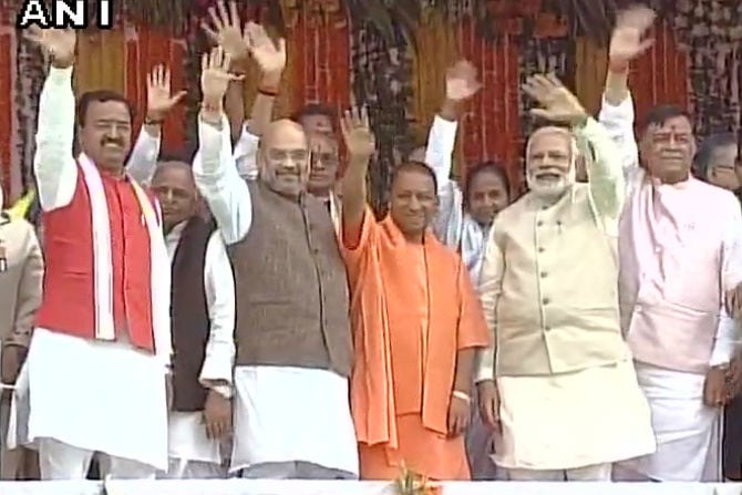 टीम आदित्यनाथमध्ये ओबीसी समाजातील १७, अनुसूचित जातींमधील सहा, ठाकूर समाजातील सात, ब्राह्मण आणि कायस्थ वैश्य समाजातील प्रत्येकी ८ मंत्री आहेत.