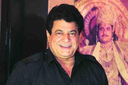‘एफटीआयआय’मधून गजेंद्र चौहानांना नारळ!