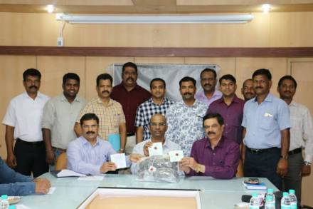 पुण्यात पोलिसांकडून साडेतीन किलो चरस जप्त, ५ जण अटक पुण्यात पोलिसांकडून साडेतीन किलो चरस जप्त, ५ जण अटक