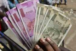 जिल्हा बँका आता चलन तुटवडय़ानेही त्रस्त