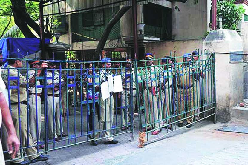 शिवसेनेतील भांडणे मातोश्रीवर शिवसेनेतील भांडणे मातोश्रीवर