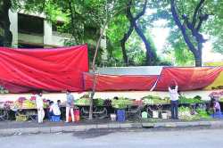 आयुक्तांची बदली होताच हातगाडय़ांच्या रांगा