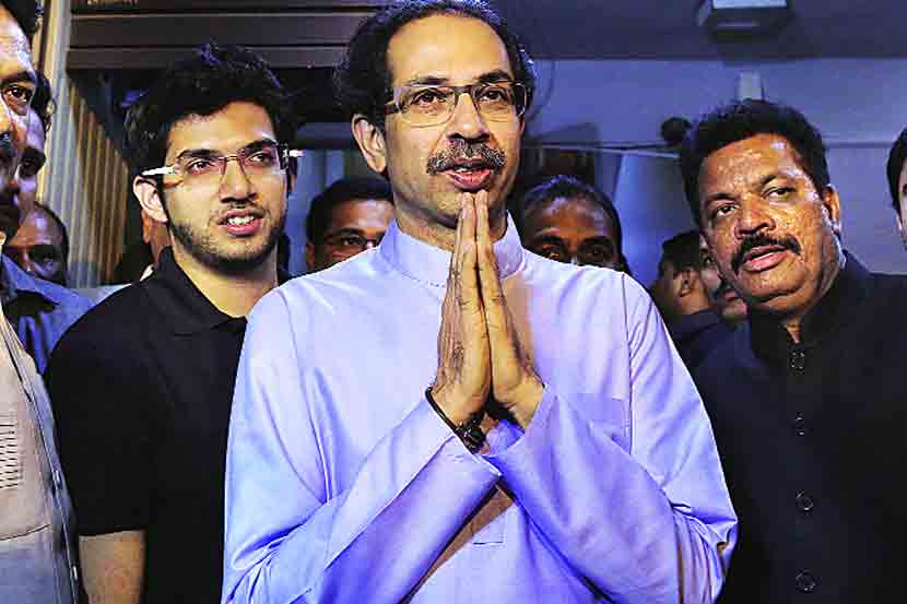 महापौर निवडणुकीसाठी सेनेचे शक्तिप्रदर्शन महापौर निवडणुकीसाठी सेनेचे शक्तिप्रदर्शन