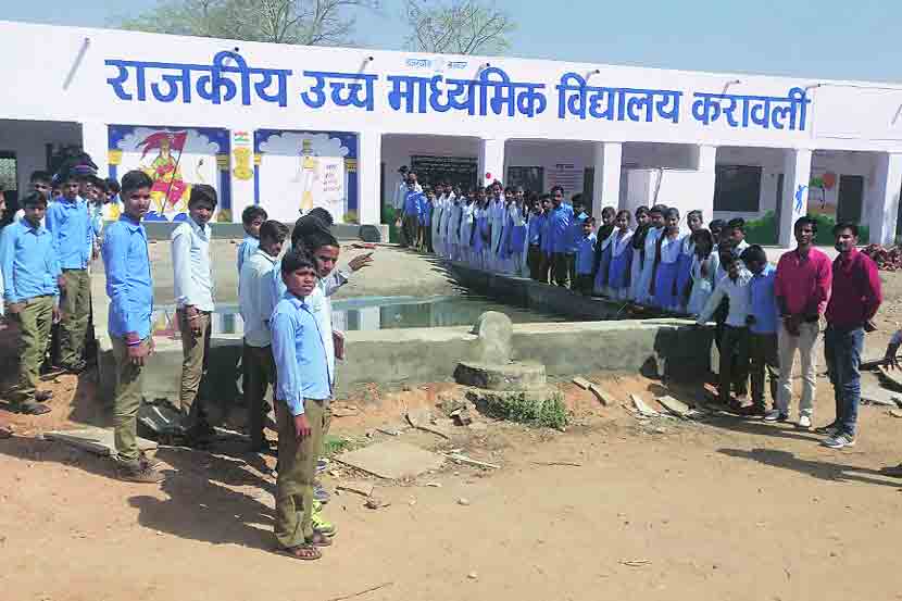 राजस्थानच्या उदयपूर जिल्ह्य़ातील करावली येथील शाळा.