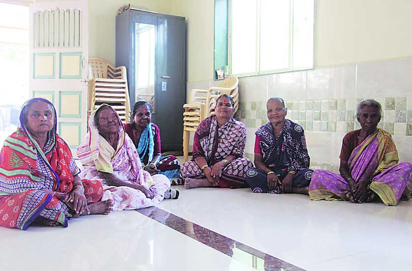 ‘दत्तधाम वसाहती’मधील महिला आज आनंदाने जीवन जगत आहेत.