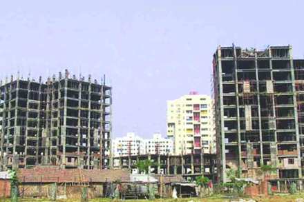 अनधिकृत बांधकामांच्या नोटिसा ‘स्पीड पोस्टने’ अनधिकृत बांधकामांच्या नोटिसा ‘स्पीड पोस्टने’