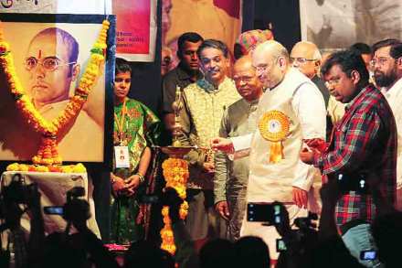 ठाणे येथील अखिल भारतीय सावरकर साहित्य संमेलनाचे उद्घाटन करताना भाजपचे राष्ट्रीय अध्यक्ष अमित शहा. 