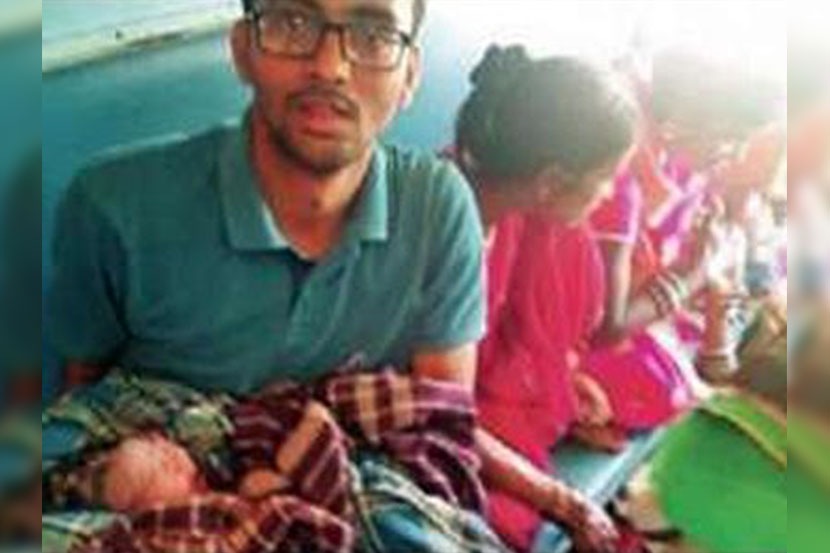 २४ वर्षीय विपीन पटेलने ट्रेनमध्ये महिलेची प्रसूती केली (छाया सौजन्य : टाइम्स ऑफ इंडिया)