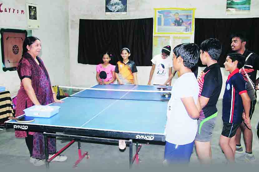 कणखर प्रशिक्षक असतानाच त्यांनी प्रत्येक विद्यार्थ्यांशी मित्रत्वाचं नातं जपलं आहे. खेळाडू पालकांप्रमाणे त्यांच्याशी सुसंवाद साधतात, यातच त्यांचं मोठेपण आहे. खेळावर त्यांचं निस्सीम प्रेम आहे, म्हणूनच कुटुंबीयांच्या साथीने त्यांनी एवढा मोठा डोलारा उभारला आहे. - इंदू पुरी, माजी आंतरराष्ट्रीय टेबल टेनिसपटू