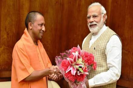 योगी आदित्यनाथ आणि नरेंद्र मोदी 