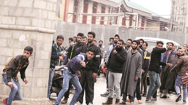 Use pellet guns as second last resort , SoP , jammu kashmir, Home Ministry issues SoPs , kashmir valley, Indian army, Loksatta, Loksatta news, Marathi, Marathi news Use pellet guns as second last resort , SoP , jammu kashmir, Home Ministry issues SoPs , kashmir valley, Indian army, Loksatta, Loksatta news, Marathi, Marathi news