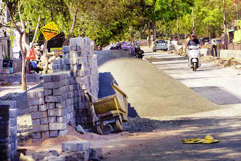 जबाबदारीच्या अभावामुळे कामांना विलंब