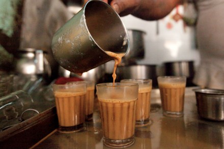 अबब!…या चहावाल्यांची कोट्यवधींची कमाई