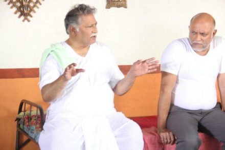 मानवी नात्यांच्या धाग्यांनी विणलेला ‘खोपा’