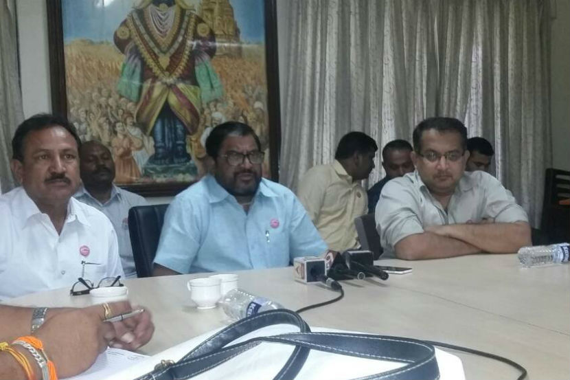 पुण्यात पत्रकार परिषदेत बोलताना खासदार राजू शेट्टी. 