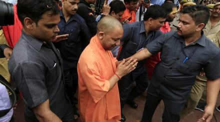 उत्तर प्रदेशचे मुख्यमंत्री योगी आदित्यनाथ यांनी अयोध्येत रामाचे दर्शन घेतले. 