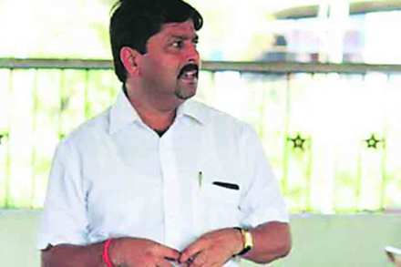 नामवंतांचे बुकशेल्फ : जमवलेल्या पैशातून पुस्तकांचा खजिना