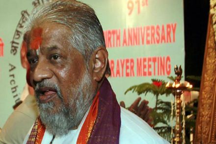 १९४८ मध्ये जन्मलेल्या चंद्रास्वामी यांचे खरे नाव नेमिचंद होते.