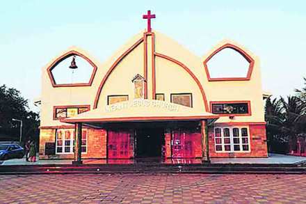 चर्चेतील चर्च : धर्मगुरूंच्या अथक परिश्रमाचे फळ