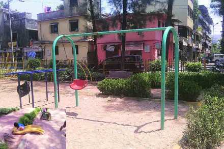 कोटय़वधी रुपये खर्च करून डागडुजी आणि सुशोभीकरण केलेल्या बहुतेक उद्यानांतील खेळाच्या साहित्याची मोडतोड झाली आहे. त्यामुळे मुलांना इजा होण्याची शक्यता आहे.