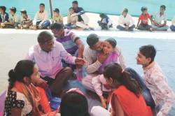 काळकोठडीत एकाकी जीवन कंठणाऱ्या  कैद्यांनी घेतली मुलांची गळाभेट