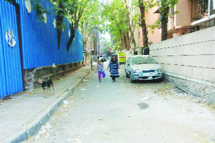 डहाणूकरवाडी येथील रहिवाशांनी या पदपथांविरोधात नोंदवलेला विरोध हे याचे प्रातिनिधिक उदाहरण आहे. 