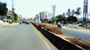 Ads on road dividers