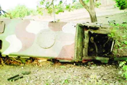 भुसुरूंग स्फोटानंतर भुसूरूंगविरोधी वाहनाची झालेली अवस्था