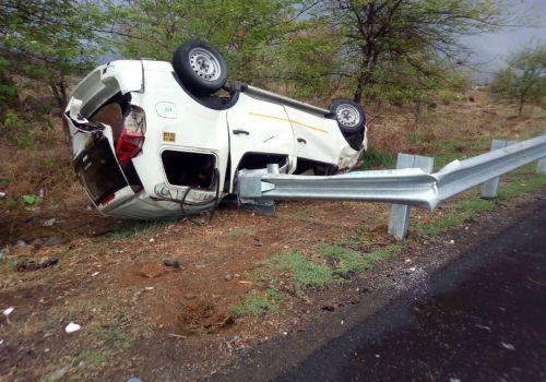 कल्याण नगर मार्गावर अपघात, २ ठार, ५ जखमी कल्याण नगर मार्गावर अपघात, २ ठार, ५ जखमी