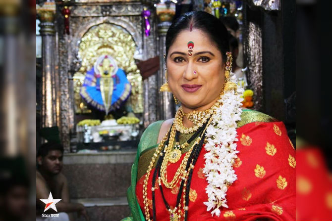 पुढचं पाऊल, आक्कासाहेब, हर्षदा खानविलकर