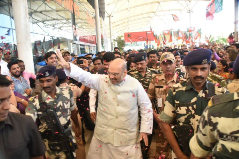 भाजप अध्यक्ष अमित शहा यांनी शुक्रवारी चैत्यभूमीवर भारतरत्न डॉ. बाबासाहेब आंबेडकर यांना अभिवादन केले.