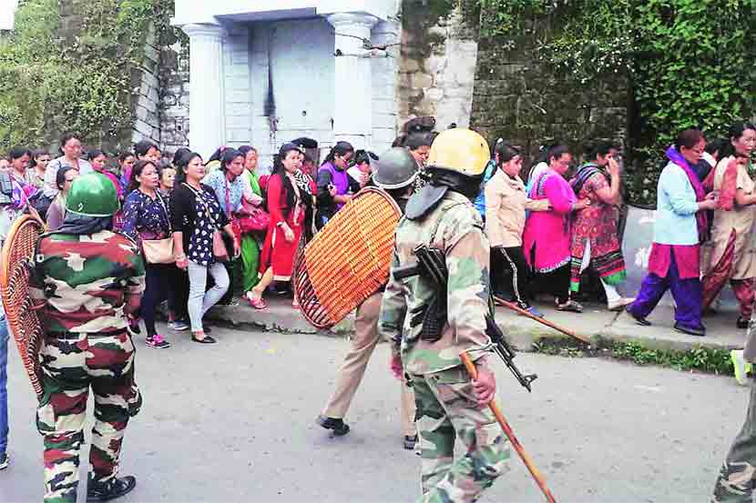 kolkata : स्वतंत्र गोरखालॅण्डची मागणी करणारे समर्थक.