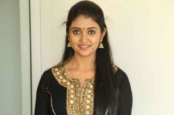 स्वतःवरचेच व्हायरल जोक्स जेव्हा रिंकू वाचते…