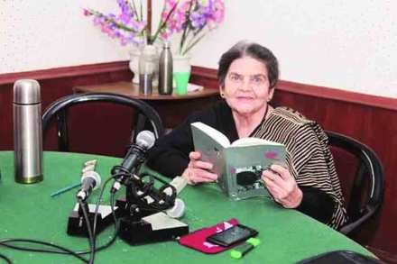 ज्येष्ठ निर्मात्या-दिग्दर्शिका सई परांजपे
