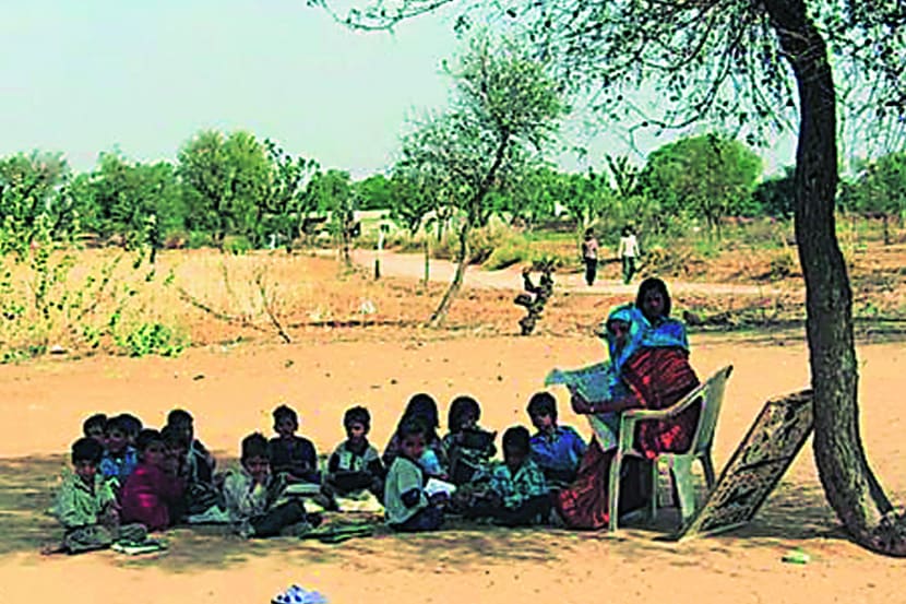 मोकळ्या आवारात हे वर्ग भरत असल्याने बालकांना बदलत्या ऋतूमानाला तोंड द्यावे लागते. त्यात काही बालके आजारी पडत असल्याने गळतीचे प्रमाण लक्षणीय आहे. 