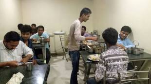 Farmers strike in Maharashtra , Vegetable shortage , food mess , खानावळ, Loksatta, Loksatta news, Marathi, Marathi news