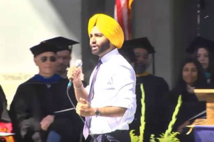 Angad Singh Speech Video : जागतिक समस्यांविरोधात एक व्हा, शिख तरूणाचे जगाला आवाहन
