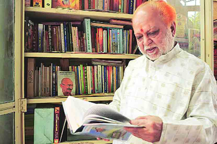 नामवंतांचे बुकशेल्फ : संतवाङ्मयातील व्यापकतेमध्ये वैश्विक मानवता