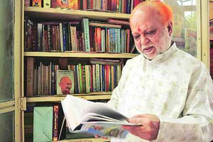 नामवंतांचे बुकशेल्फ : संतवाङ्मयातील व्यापकतेमध्ये वैश्विक मानवता