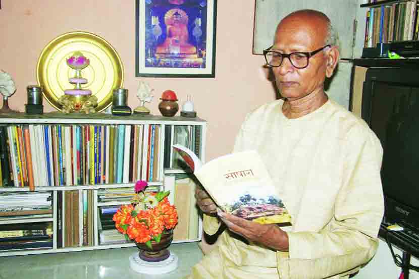 नामवंतांचे बुकशेल्फ : ग्रंथ माझे मित्रच!