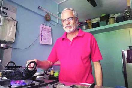 स्वयंपाकाची ऐशीतैशी