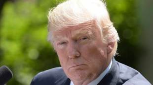 Donald Trump , Donald Trump mocked for looking directly at sun during solar eclipse , funniest memes and tweets , सुर्यग्रहण, Loksatta, Loksatta news, Marathi, Marathi news