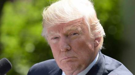 Donald Trump , Donald Trump mocked for looking directly at sun during solar eclipse , funniest memes and tweets , सुर्यग्रहण, Loksatta, Loksatta news, Marathi, Marathi news