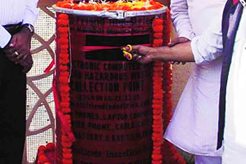 ई-कचऱ्यासाठी लाल कुंडय़ा
