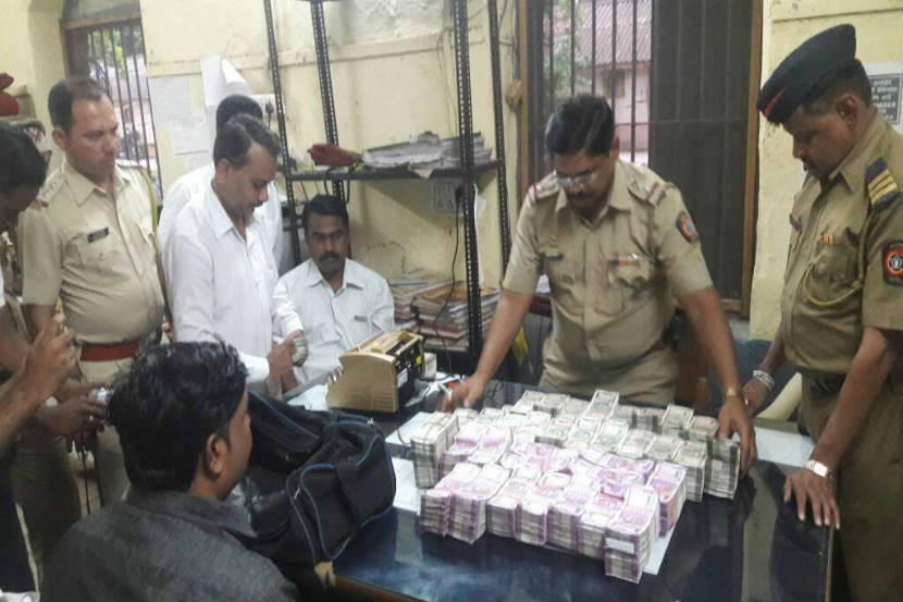 मनमाडमध्ये १ कोटी ९८ लाखांच्या नोटा जप्त, दोन संशयित ताब्यात