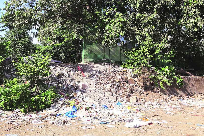 कावेसरच्या मैदानात अतिक्रमणांचा डाव